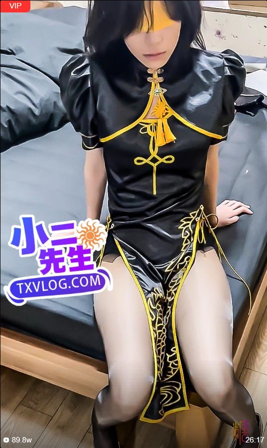 Black silk cheongsam little bitch is not enough