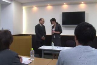 DLY-007 A Female Office Worker Who Was Appointed To A New Radio Program Was Exposed To The Public In Front Of A National Audience.