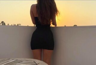 Girl With A Chic Large Ass Sits Down On A Hot Cock