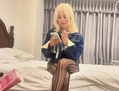 I made an appointment with a Russian lady with golden hair and blue eyes — Xiaolang