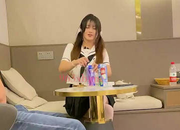 Today I Made A Date With A Cute Student Girl — Zhou Xingxing