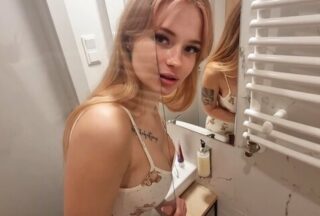 Russian Girl Experienced A Buzz In The Bathroom In The Morning