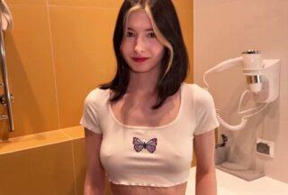 Young Chick Pleased The Guy Blowjob In The Bathroom