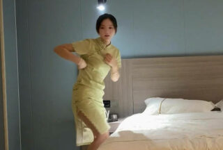 Cheongsam girl perfect body jade breasts beautiful legs slim waist and big buttocks — Elephant Tanhua