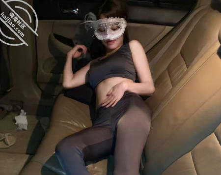 My sister has been hungry for several days and it is so itchy. I quickly made an appointment with a guy to have sex in the car. It is so exciting.