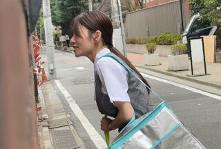 STSK-189 Door-to-door Sales: Hunting For Slutty Ladies 3