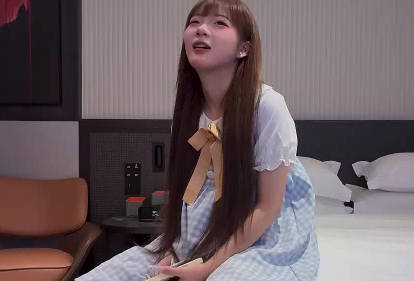 The first cute dead fish girl I dated today cried out in pain before I even put it in — Cao Changqing