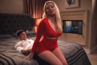 Sexy mother helped the young guy’s buzz to test