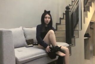 Xiao Bei seeks out sexually frustrated young women (11-16).