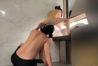 A young woman who enjoys fitness was too tired and received a full-body massage before being penetrated.