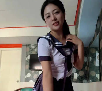 My friend was helping me check my sailor uniform size, and I accidentally… — Song Yuchuan