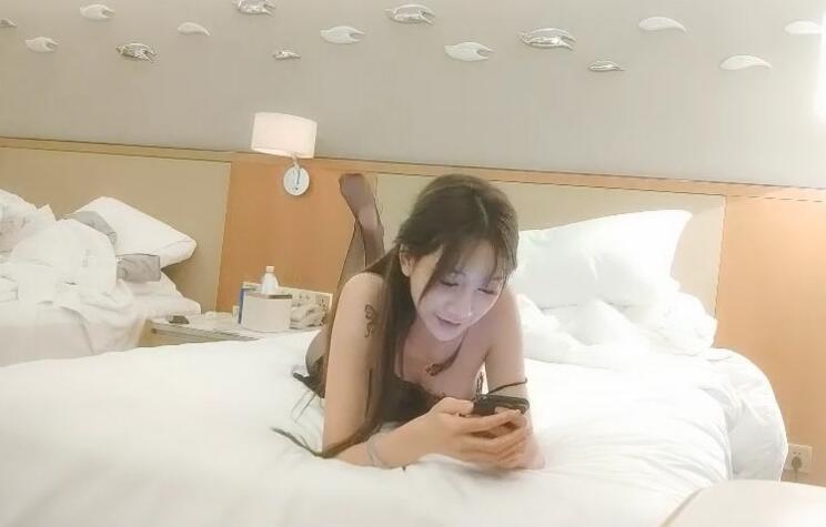 Li Xunhuan, the Third Scholar, November 19 — Hot Dance Show in Black Stockings