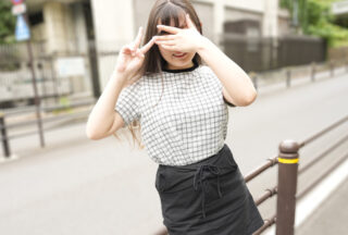 10musume 111125_01 天然むすめ 111125_01 舌を出しピースでアヘ顔晒しちゃう百戦錬磨の娘